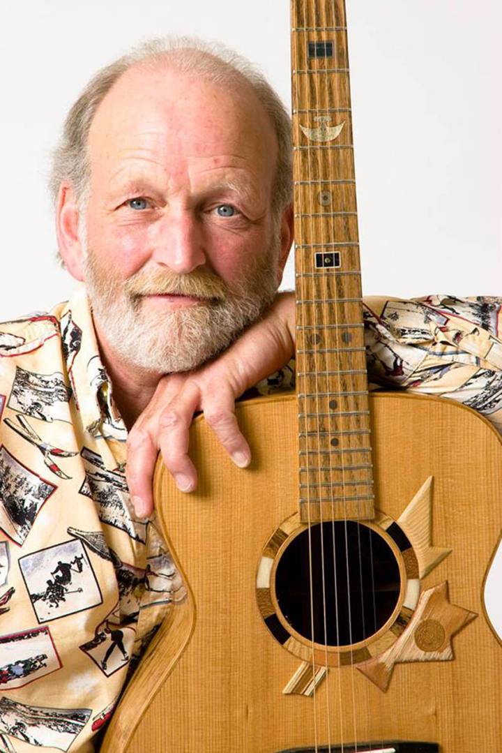 15691535_web1_MMA-Valdy6stringnation